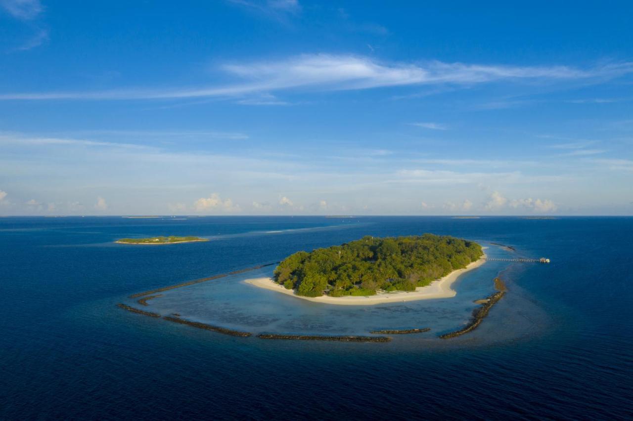 로얄 아일랜드 리조트 앤 스파 다라반두 외부 사진 The Maldives is a tropical island country.