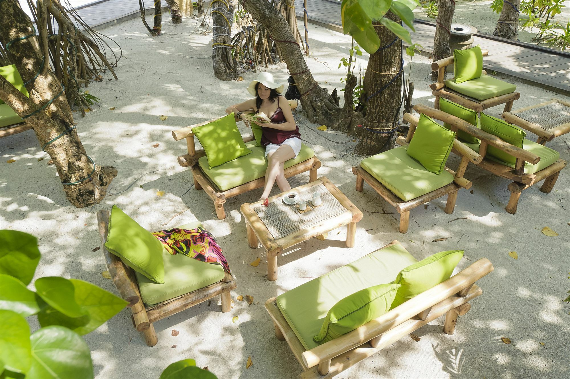로얄 아일랜드 리조트 앤 스파 다라반두 외부 사진 The Beach Club